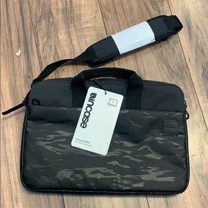 Incase Compass Brief shoulder  MacBook and laptop